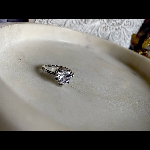HEART Shaped Ring Size 7 - Picture 6 of 7